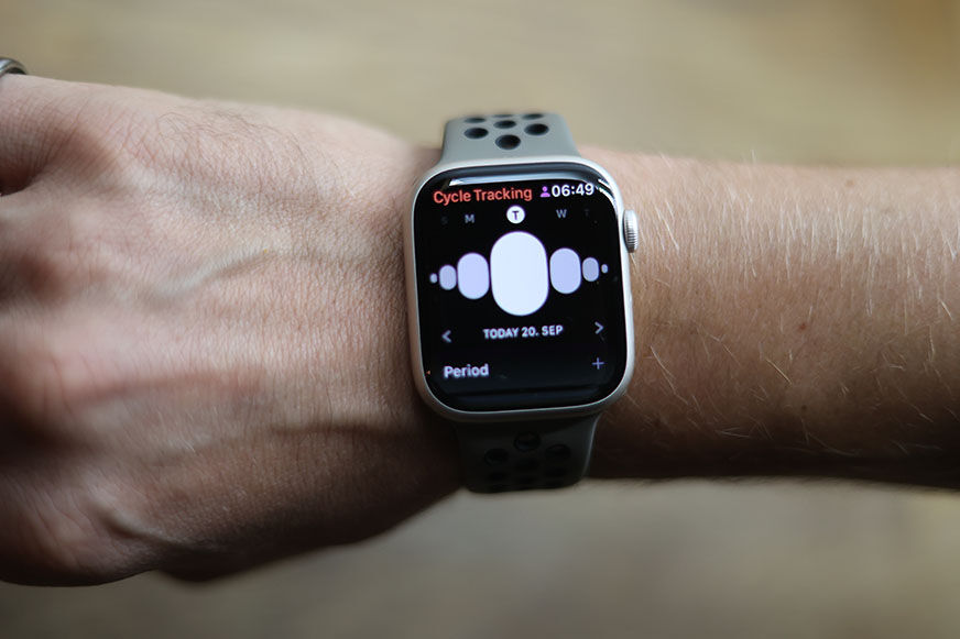 Man sieht das Zyklustracking auf der Apple Watch 8.